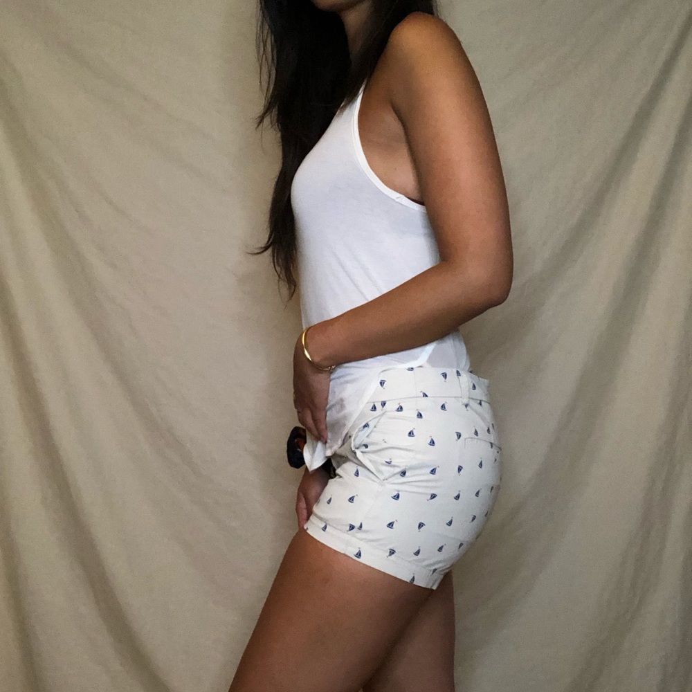 ☀️Uniqlo printed shorts with sailboats